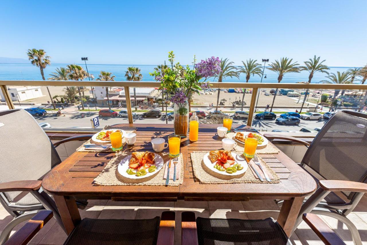 797 Holiday Rentals - Amplio Piso Con Terraza En Primera Linea De Playa Торремолинос Экстерьер фото