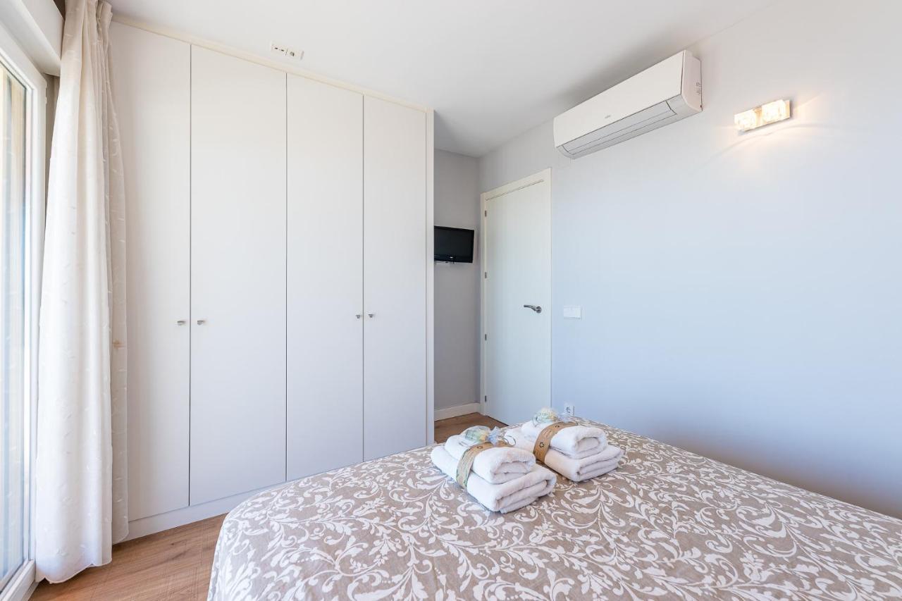 797 Holiday Rentals - Amplio Piso Con Terraza En Primera Linea De Playa Торремолинос Экстерьер фото